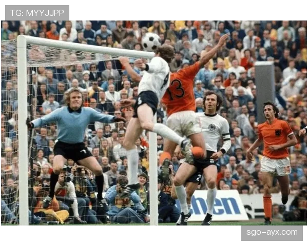 贝肯鲍尔成长故事激励新一代足球少年