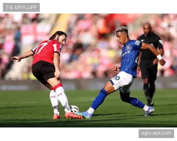 哈钦森赛季初闪耀英超，球迷热盼其未来持续高光