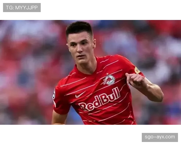 曼联队内竞争白热化：新星强势崛起挑战老将，首发席位争夺成焦点