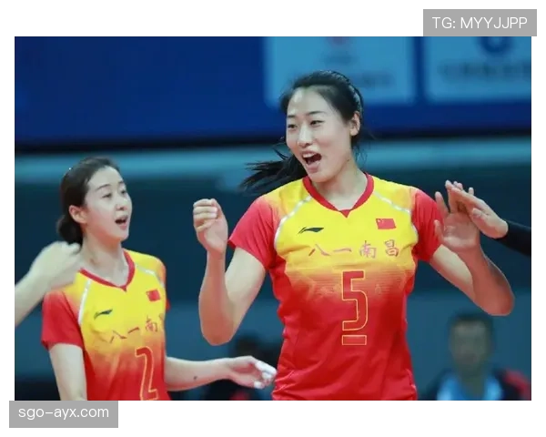 王欣瑜赛后从更衣室拎出来那包也太亮了，我怀疑她随手带了整家商场